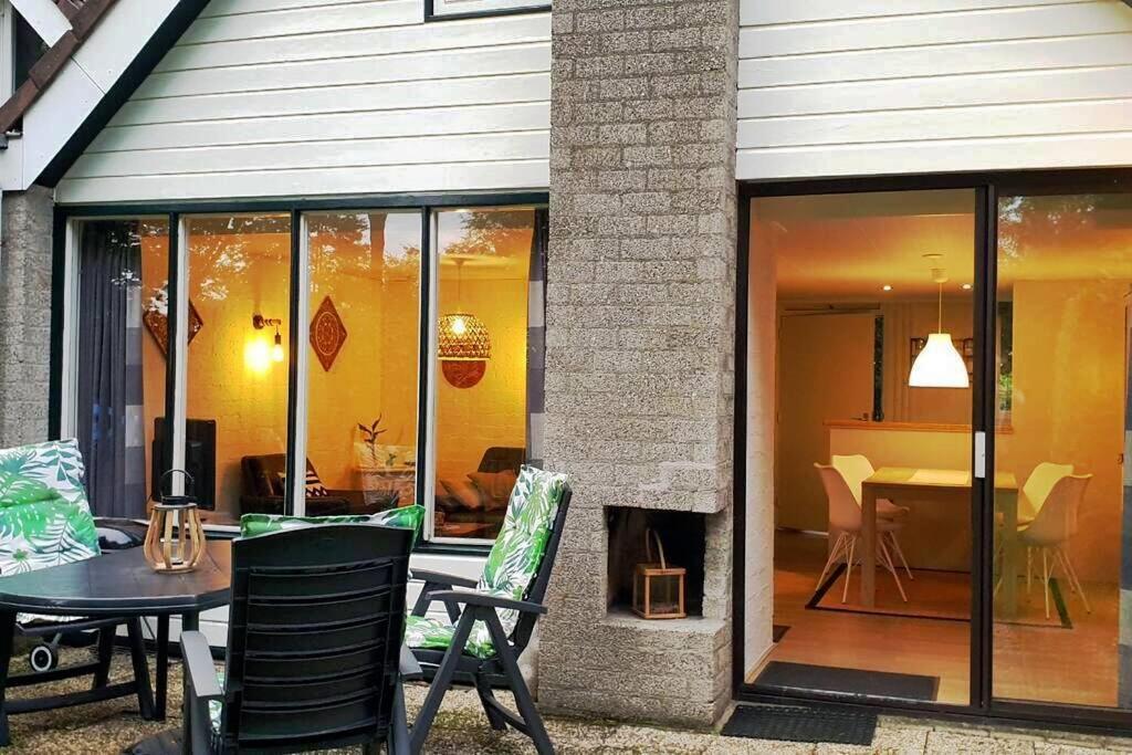 Ervaar Vredige Rust In Deze Charmante Knusse Bungalow Posterholt Exterior foto