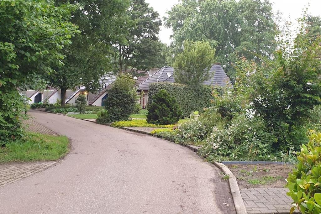 Ervaar Vredige Rust In Deze Charmante Knusse Bungalow Posterholt Exterior foto
